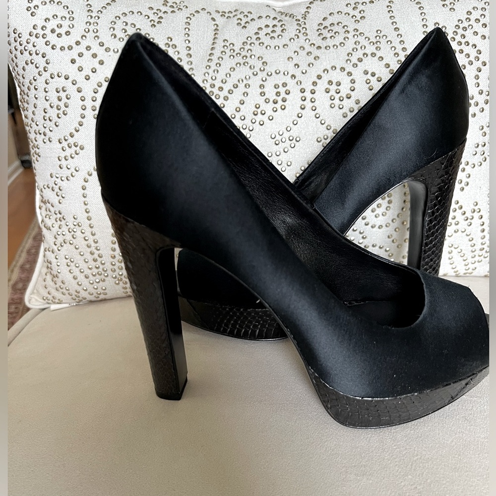 NEW Tory Burch black Satin size 7